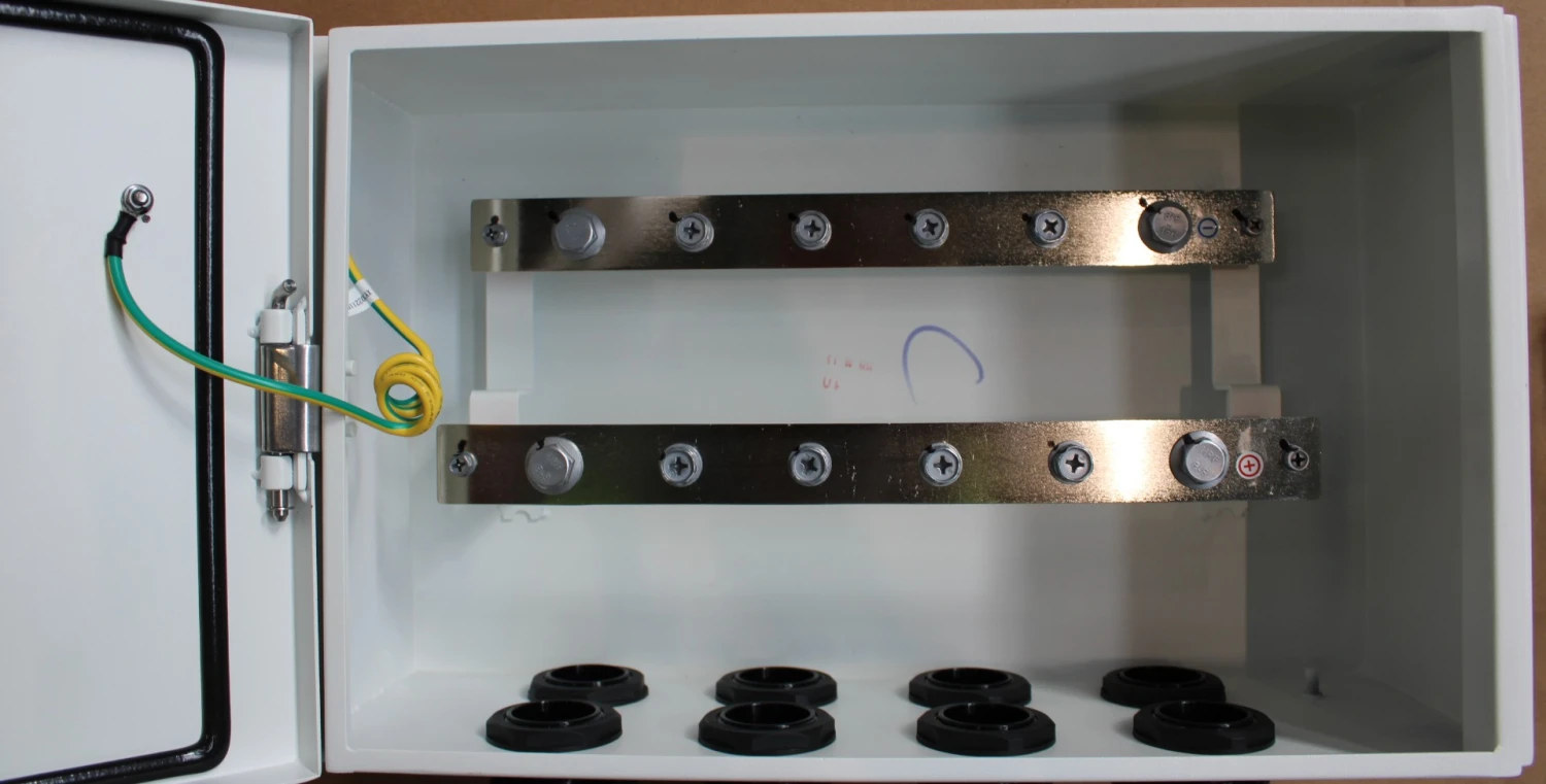 Boîtier de couplage Deye 300 A pour 4 batteries HV (GB-L, BOS-G, BOS-A)